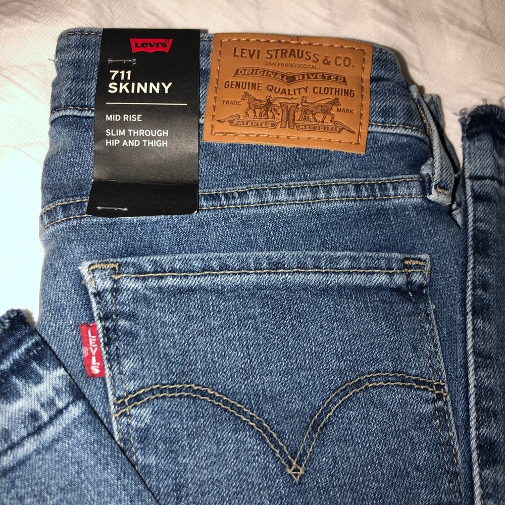 Levi’s 711 skinny jean